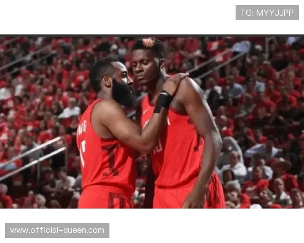 贾勒特·阿伦12投全中砍29分10篮板，内线统治级表现