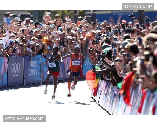 马拉松赛事花絮：基普乔格在伦敦马拉松赛前与业余跑者进行交流互动